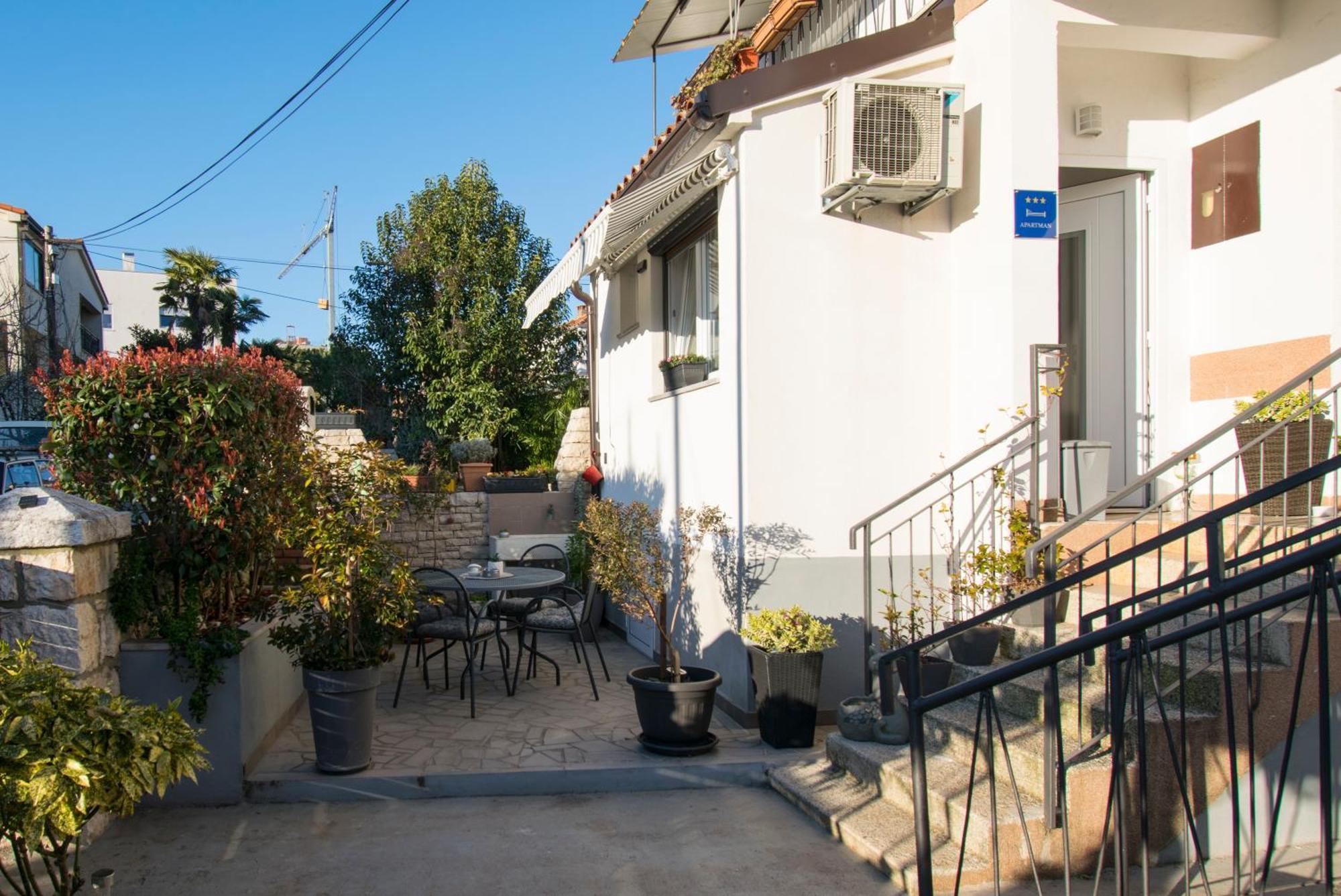 Apartment Edera, Near The Town In A Quiet Location Ровинь Экстерьер фото
